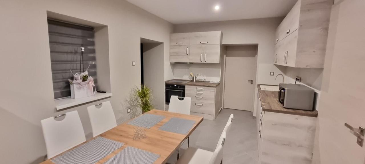 Hos-Cegledi Vendeghaz Miskolc -Oenallo Otthon, Mely Csak Az Oenoeke 外观 照片